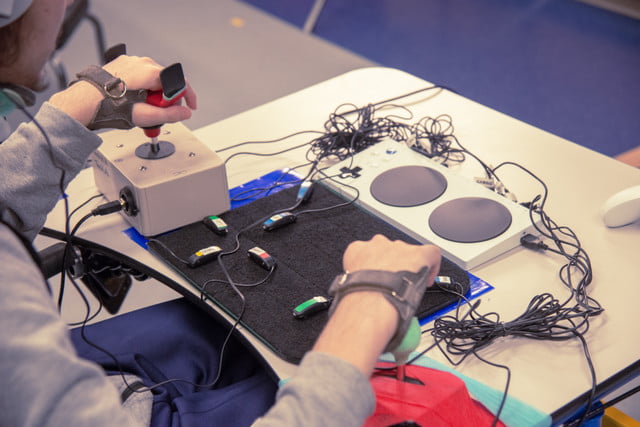 xbox-adaptive-controller-04-640x427-c.jpg