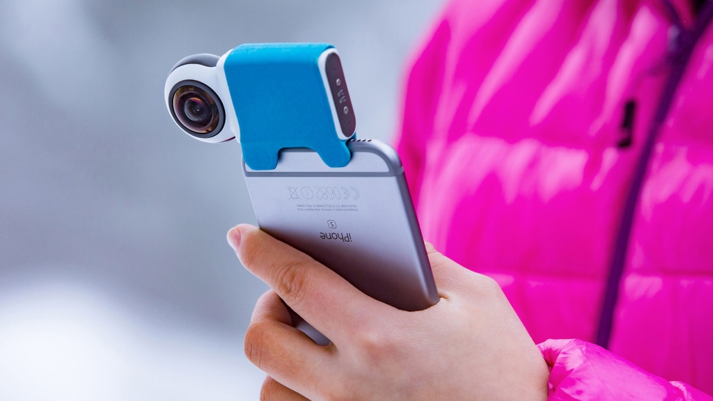 giroptic-io-360-camera-for-iphone-5.jpg